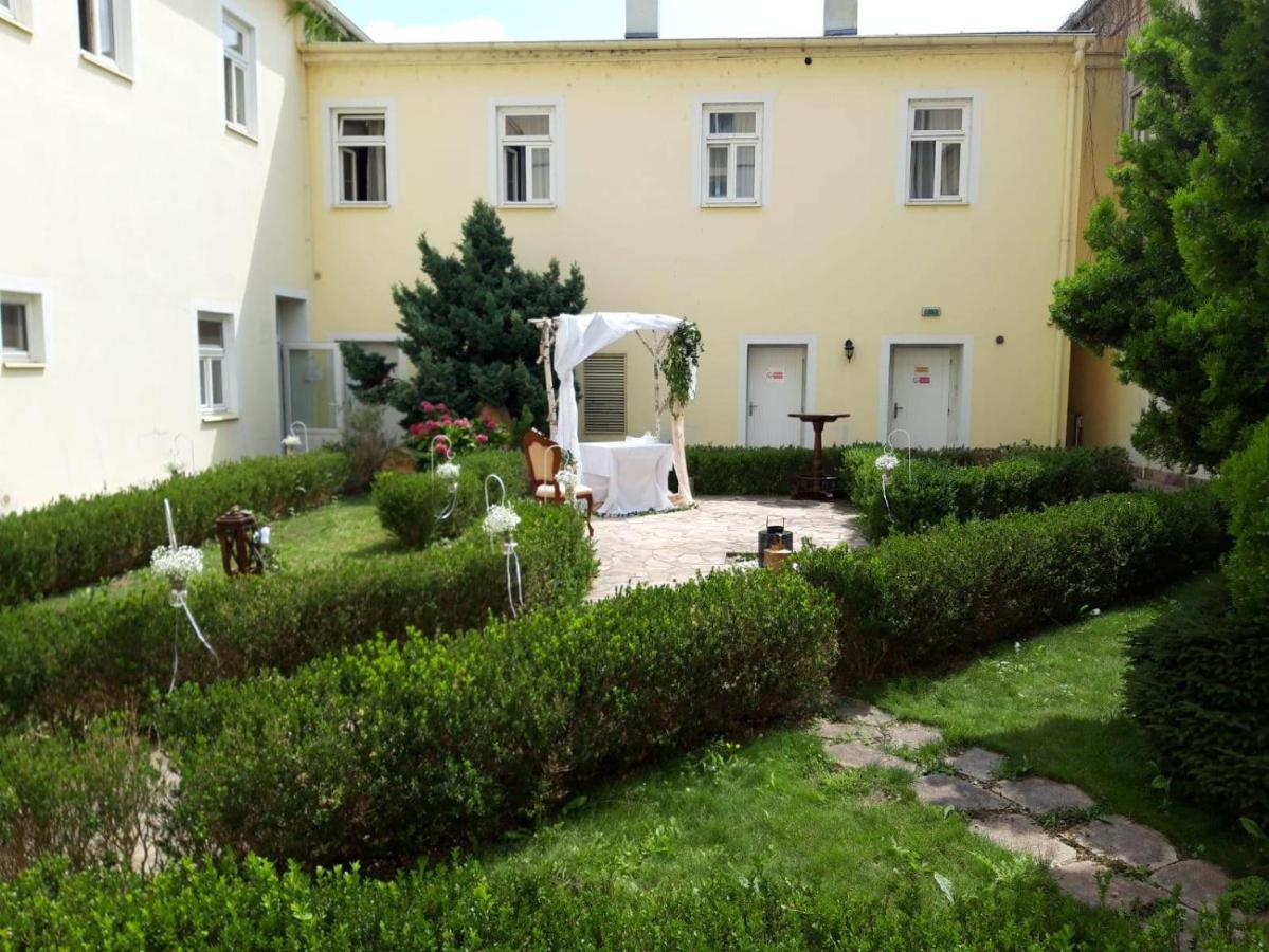 Hotel Memorial Terezín エクステリア 写真